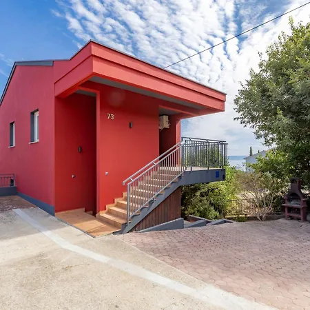 Red House 3 Apartment *